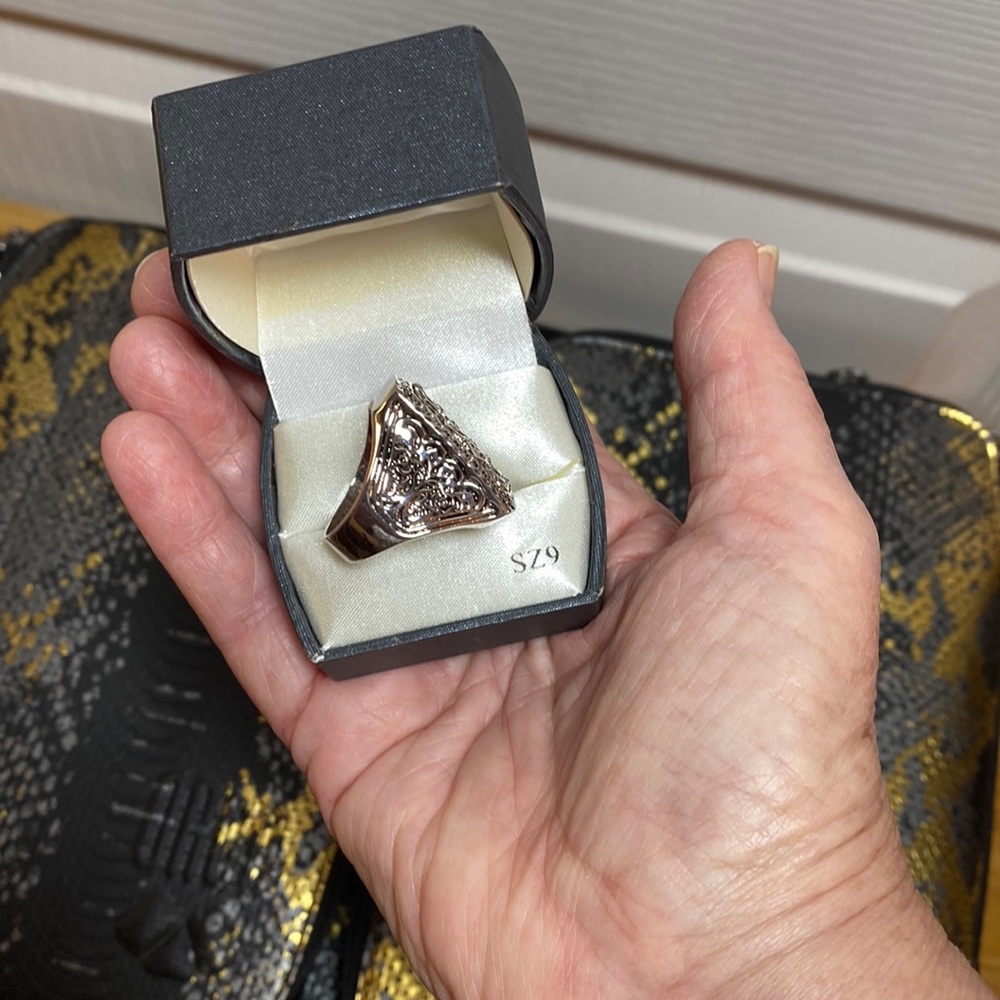 FASHION RING SIZE 9 - Picture 6 of 8